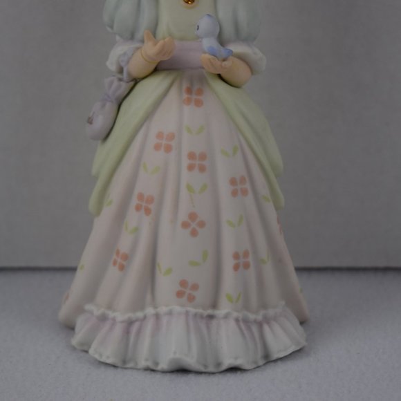 Precious Moments 307009 Charity Begins In The Hear - Picture 3 of 6